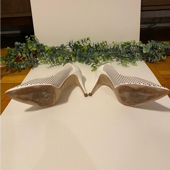 Jessica Simpson white pumps- size 7.5- color on trend-faux leather-great texture - Picture 5 of 8